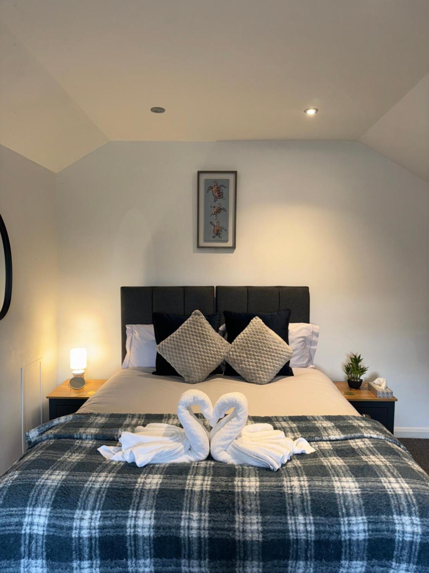 Cosy Countryside Stay- Waters Upton, Telford Bagian luar foto
