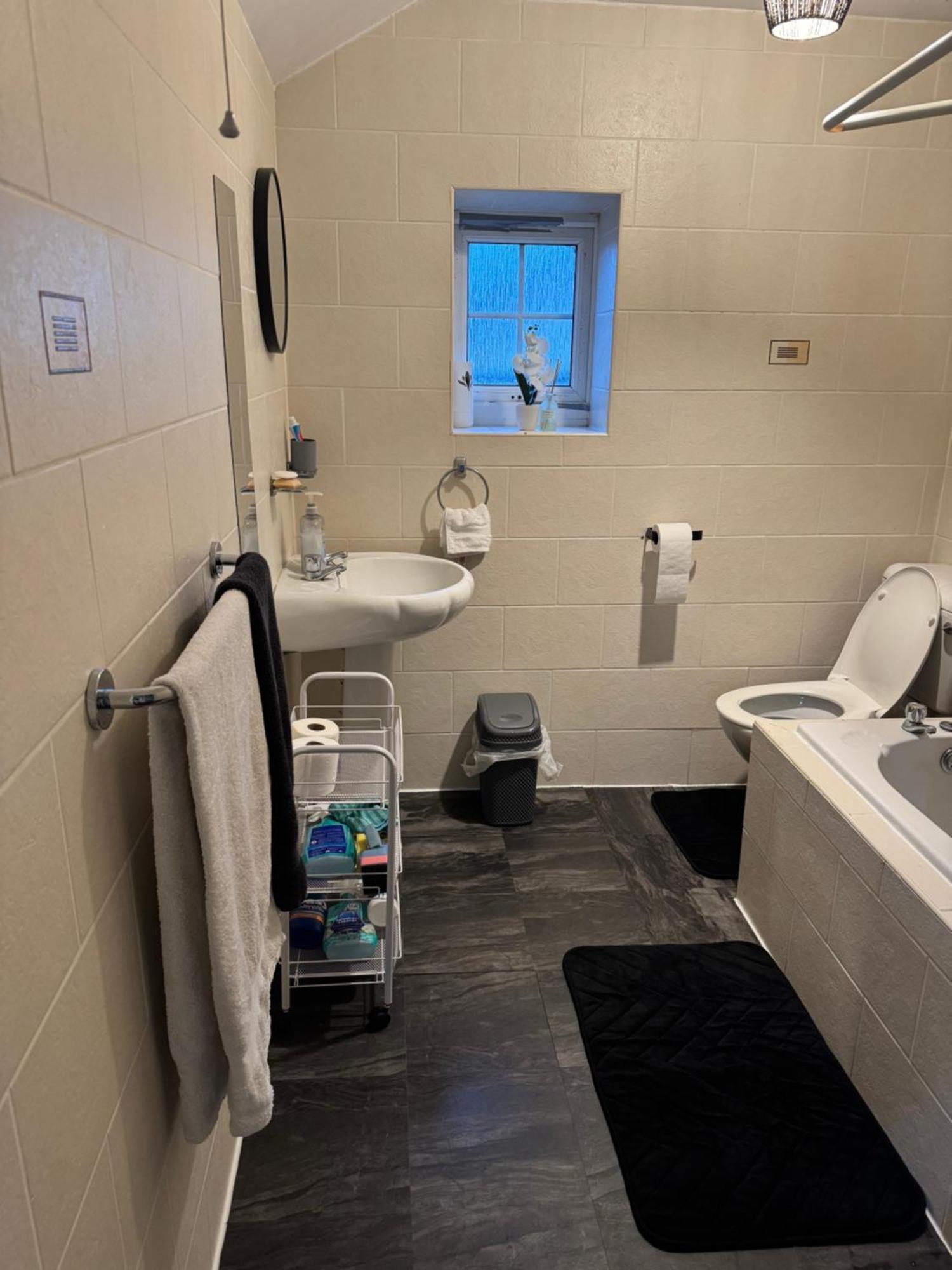 Cosy Countryside Stay- Waters Upton, Telford Bagian luar foto