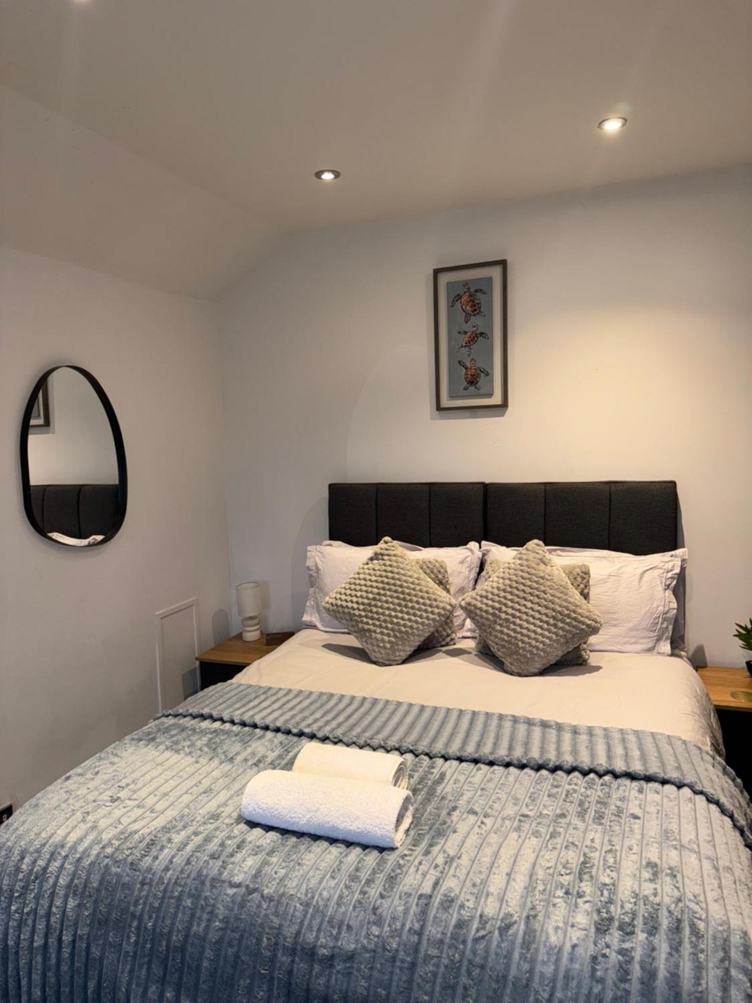 Cosy Countryside Stay- Waters Upton, Telford Bagian luar foto